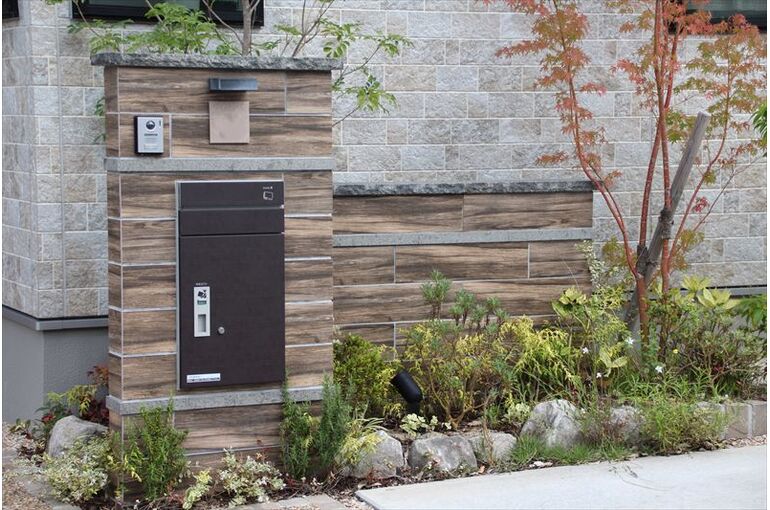 門柱　御影石 和風の家に合う石の門柱とは | コラム | 長崎で墓石のことなら【株式