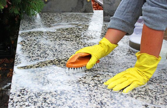 培ってきた確かな技術で的確にクリーニングいたします | 長崎で墓石のことは株式会社近藤石材へ