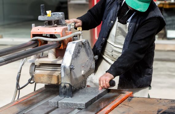 思い入れのある墓石を責任を持って修理いたします | 長崎で墓石のことは株式会社近藤石材へ